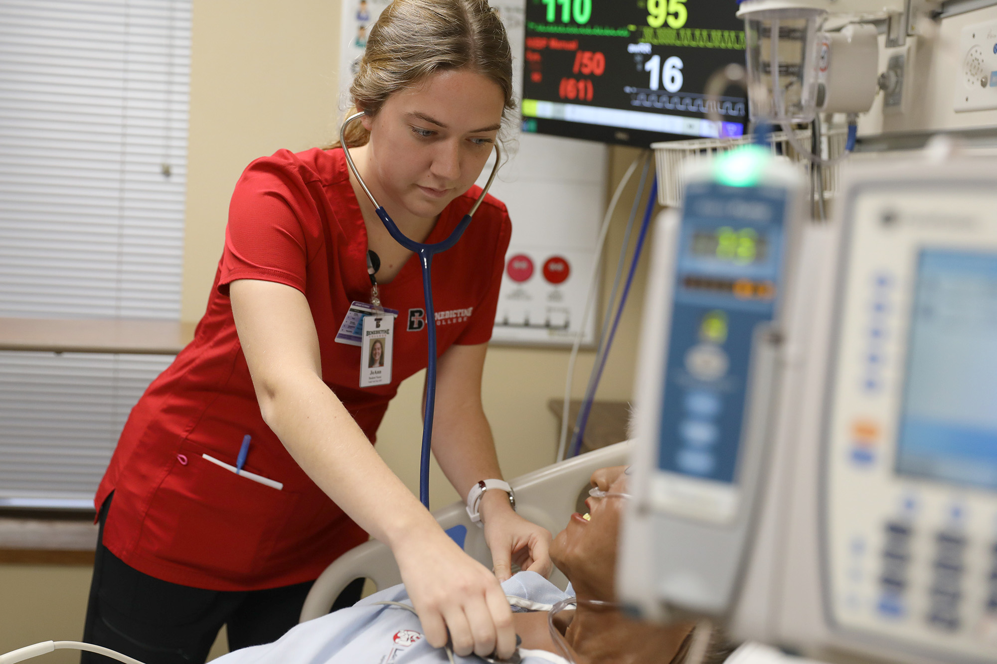 A nursing student working in a simulation lab